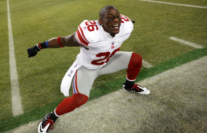 New York Giants Antrel Rolle celebrates after they defeated the Green Bay Packers in their NFL NFC Divisional playoff football game in Green Bay, Wisconsin, January 15, 2012.