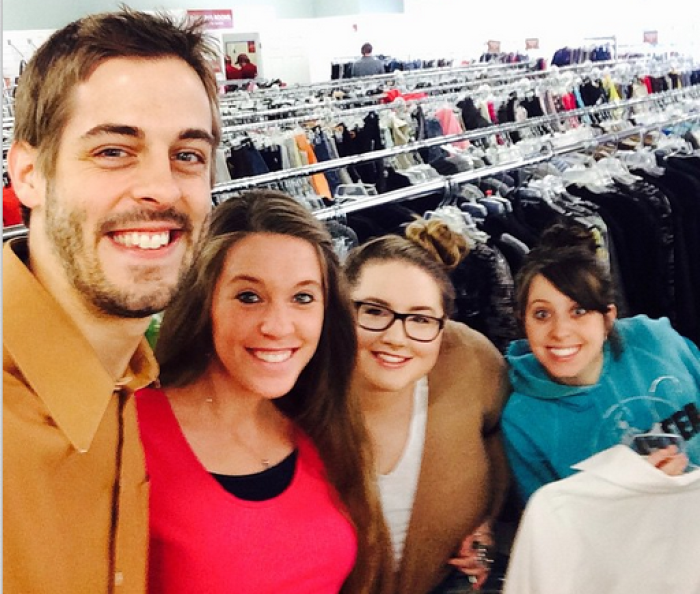 Jill Duggar and husband Derick Dillard volunteering on Saturday, March 28.