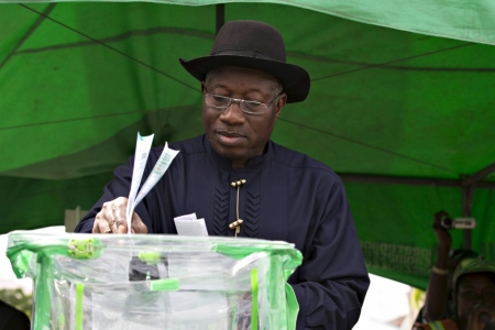 Nigeria's President Goodluck Jonathan casts his ballot in his ward at Otuoke, Bayelsa State, March 28, 2015.