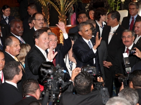 Panama's President Juan Carlos Varela (2nd L), Cuba's President Raul Castro (C) and U.S. President Barack Obama wave before the inauguration of the VII Summit of the Americas in Panama City, April 10, 2015.