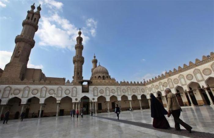 Al Azhar mosque in the old city of Cairo December 2, 2011.