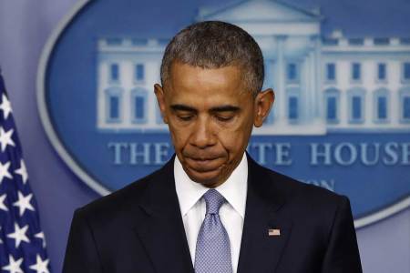 U.S. President Barack Obama delivers a statement in the Brady Press Briefing Room at the White House in Washington, April 23, 2015. Obama on Thursday apologized for a counterterrorism operation in January that accidentally killed two aid workers held hostage by al Qaeda, American Warren Weinstein and Italian Giovanni Lo Porto.