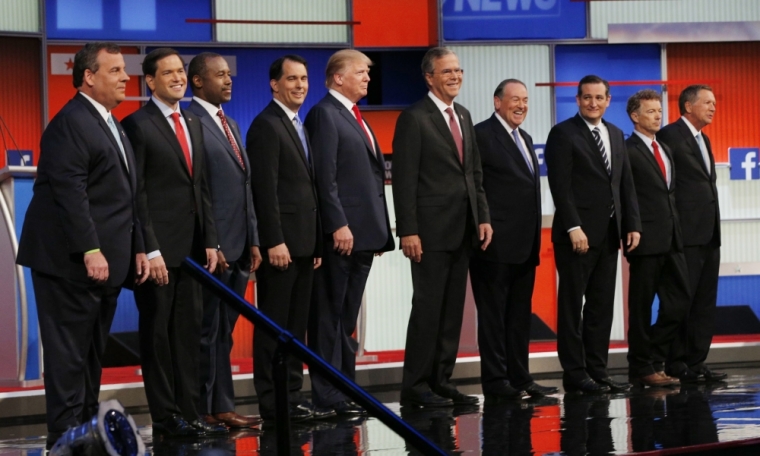 Republican 2016 presidential candidates (L-R) New Jersey Governor Chris Christie, U.S. Senator Marco Rubio, Dr. Ben Carson, Wisconsin Governor Scott Walker, businessman Donald Trump, former Florida Governor Jeb Bush, former Arkansas Governor Mike Huckabee, U.S. Senator Ted Cruz, U.S. Senator Rand Paul and Ohio Governor John Kasich pose at the start of the first official Republican presidential candidates debate of the 2016 U.S. presidential campaign in Cleveland, Ohio, August 6, 2015.