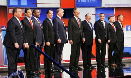 Republican 2016 presidential candidates (L-R) New Jersey Governor Chris Christie, Senator Marco Rubio, Dr. Ben Carson, Wisconsin Governor Scott Walker, Donald Trump, former Florida Governor Jeb Bush, former Arkansas Governor Mike Huckabee, Senator Ted Cruz, Senator Rand Paul and Ohio Governor John Kasich at the start of the first official Republican debate of the 2016 election in Cleveland, Ohio, August 6, 2015. REUTERS/Brian Snyder