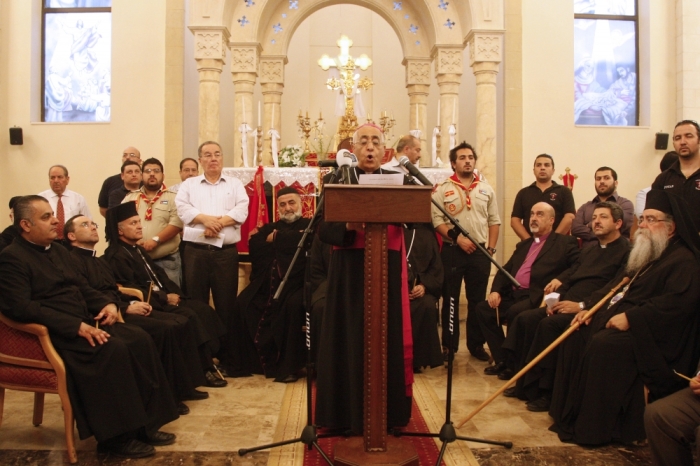 Jordanian Christian clerics hold a mass at the Syriac Orthodox Church in Amman, May 21, 2013. Hundreds of Christians gathered to demand the release of the two bishops of Aleppo, Yohanna Ibrahim (Syrian Orthodox) and Paul Yazigi (Greek Orthodox), a month after their abduction.