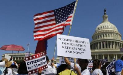 Credit : Latinos protest in favor of comprehensive immigration reform on the West side of Capitol Hill in Washington, April 10, 2013.