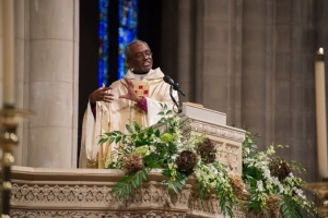 Fmr. Episcopal Church head Michael Curry will apologize to family of suspended bishop