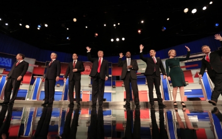 Republican U.S. presidential candidates (L-R) Governor John Kasich, former Governor Jeb Bush, U.S. Senator Marco Rubio, businessman Donald Trump, Dr. Ben Carson, U.S. Senator Ted Cruz, former HP CEO Carly Fiorina and U.S. Rep. Rand Paul pose during a photo opportunity before the debate held by Fox Business Network for the top 2016 U.S. Republican presidential candidates in Milwaukee, Wisconsin, November 10, 2015.