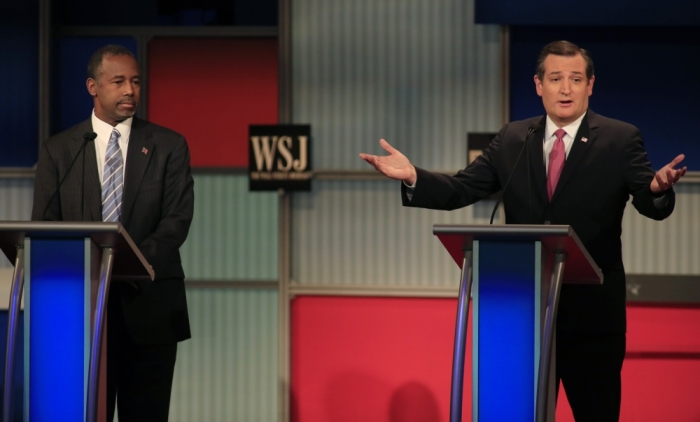 Republican U.S. presidential candidate Dr. Ben Carson (L) listens as U.S. Senator Ted Cruz speaks at the debate held by Fox Business Network for the top 2016 U.S. Republican presidential candidates debate in Milwaukee, Wisconsin, November 10, 2015.