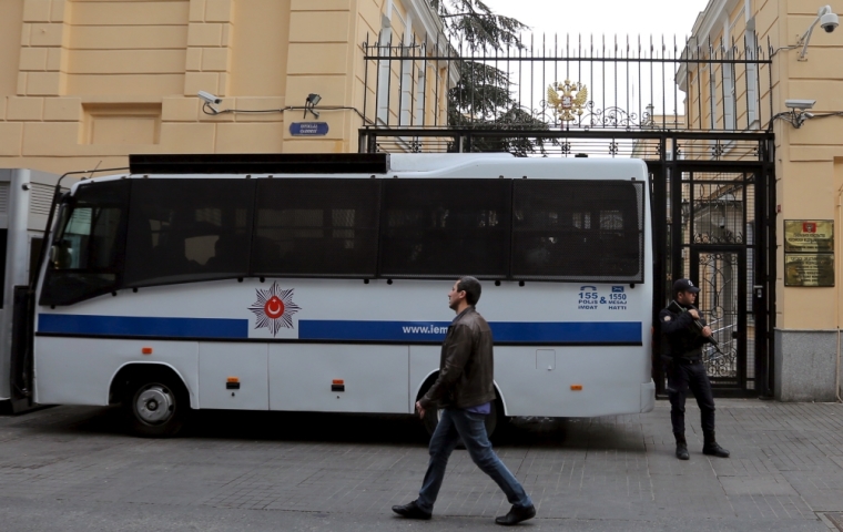 A Turkish riot police stands guard in front of the Russian Consulate in central Istanbul, Turkey, November 24, 2015. Turkish fighter jets shot down a Russian warplane near the Syrian border on Tuesday after repeated warnings over air space violations, but Moscow said it could prove the jet had not left Syrian air space.