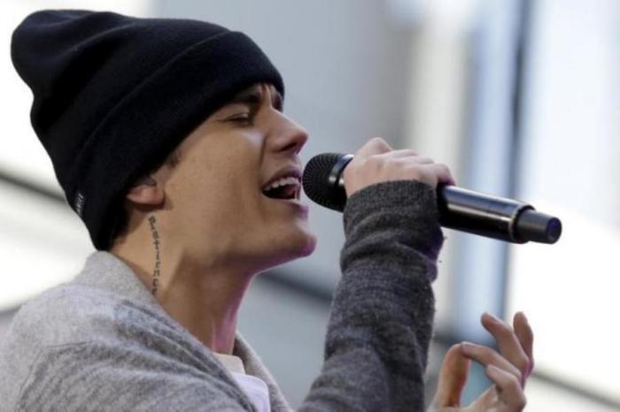 Singer Justin Bieber performs on NBC's 'Today' show in New York November 18, 2015.