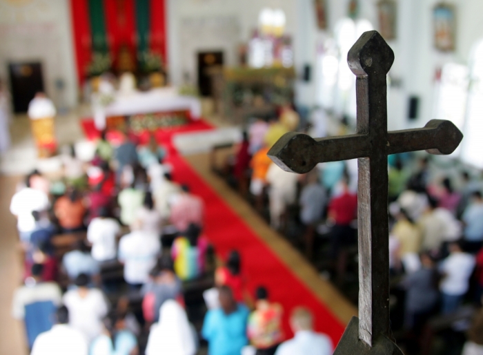 Christians pray during mass at Assumption church in Phuket, about 862km (536 miles) south of Bangkok, December 25, 2005.