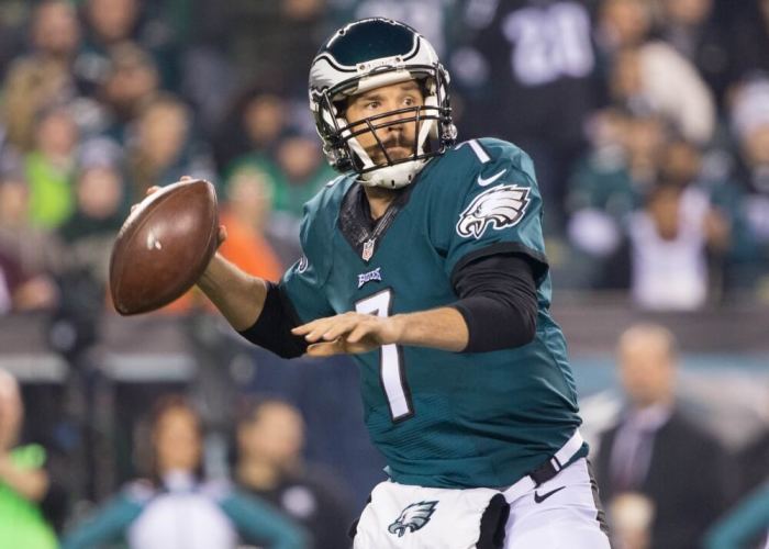 Philadelphia Eagles quarterback Sam Bradford (7) passes against the Washington Redskins during the first quarter at Lincoln Financial Field, December 26, 2015, Philadelphia, Pennsylvania.