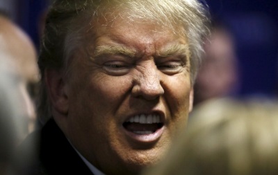 Republican U.S. presidential candidate Donald Trump talks with a member of the audience after a campaign town hall meeting inside the Londonderry Lions Club on the final day of campaigning before the 2016 New Hampshire primary in Londonderry, New Hampshire February 8, 2016.