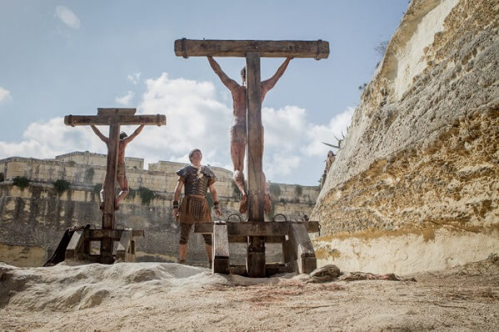 Film still for 'Risen' (2016).