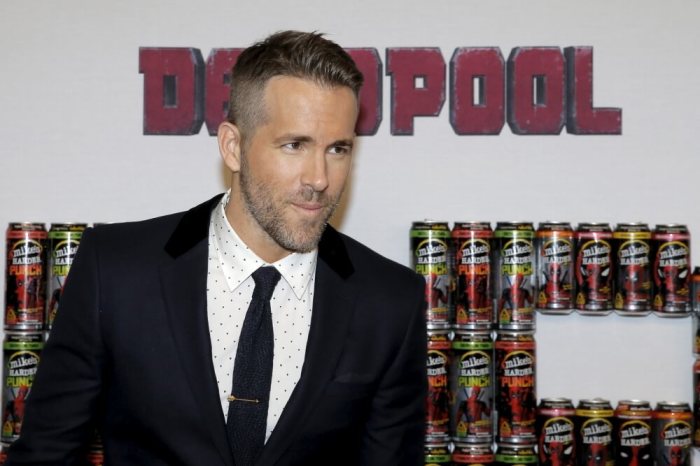 Actor Ryan Reynolds arrives for the premiere of 'Deadpool' in New York, February 8, 2016.