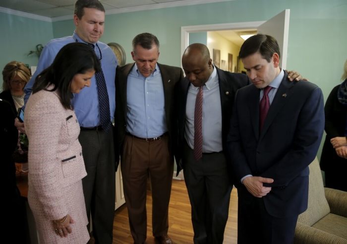 Caz McCaslin says a prayer for U.S. Republican presidential candidate Marco Rubio (R) beside South Carolina Governor Nikki Haley (L), Robert Moore and U.S. Senator Tim Scott (R-C) during a stop at Carolina Pregnancy Center in Spartanburg, South Carolina February 18, 2016.