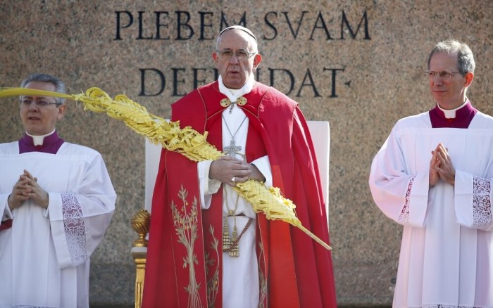 Pope Francis leads the Palm Sunday mass at Saint Peter's Square at the Vatican, Rome, Italy, March 20, 2016.