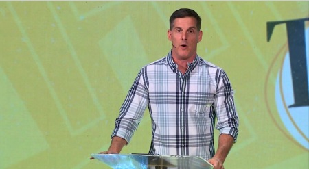 Pastor Craig Groeschel preaches on money