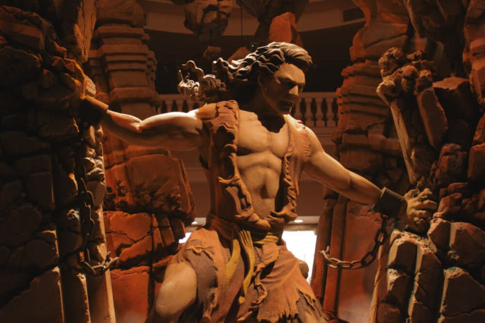 Samson statue at Sight & Sound, April 1, 2016.