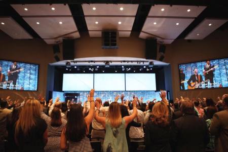 Worshipers at the late Pastor Keith Lindsey's memorial service.