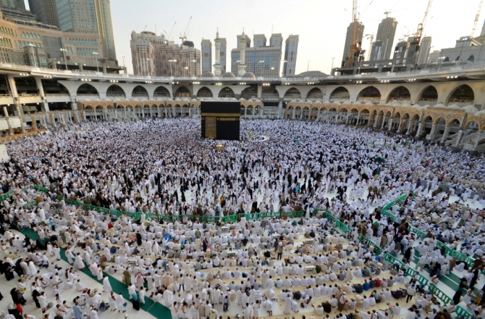 Muslims gather around the Kaaba inside the Grand Mosque during the holy fasting month of Ramadan in Mecca, Saudi Arabia, June 6, 2016.