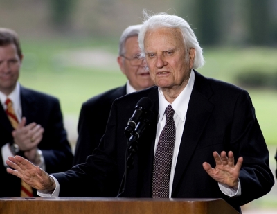 Evangelist Billy Graham speaks during a dedication service on the campus of the Billy Graham Evangelistic Association in Charlotte, North Carolina May 31, 2007.