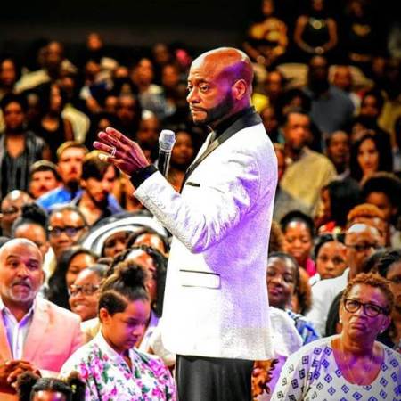 Pastor Bishop Eddie Long addresses congregants of New Birth Missionary Baptist Church in Lithonia, Georgia, August 14, 2016.