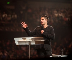 Pastor Steven Furtick on How to Break Free From Chains of Past