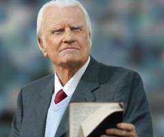 1,500 Hispanic Churches Need Spanish-Language Resources for Billy Graham's 'My Hope America'