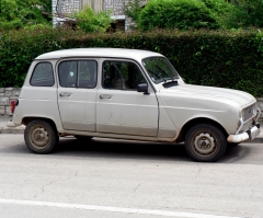 Pope Francis Ditches Mercedes-Benz Popemobile for 30-Year-Old Used Car With 186,000 Miles