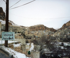 Islamic Extremists Attack Syria Churches, Remove Crosses, Hoist Up Black Islamist Flags in Reka