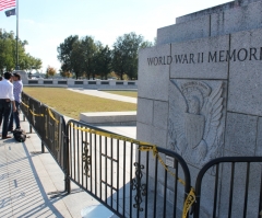 Republican National Committee Offers to Pay to Keep WWII Memorial Open