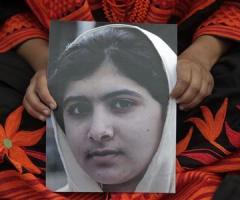 Malala Yousafzai Meets President Obama, Asks Him to Stop Using Drones