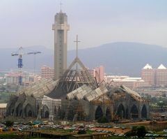 Christian Pastor Ignores Threats of Violence to Serve Poor Muslims During Islamic Holiday in Nigeria