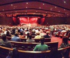 Mark Driscoll Stokes John MacArthur's Strange Fire Conference With Impromptu Book Signing