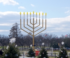 Christians Buy $30,000 Menorah as a Gift for Dutch Jews in Support of Israel