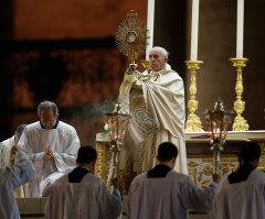 Pope Francis Unveils Fragments Believed to Be Apostle Peter's Bone