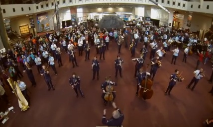 Watch the Air Force Band Play 'Joy to the World' in Flash Mob