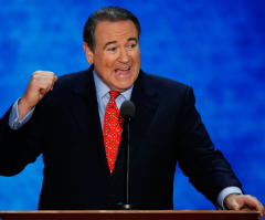 Huckabee Admits He's 'Interested' in 2016 Presidential Run; Backs 'Duck Dynasty' Hero Phil Robertson