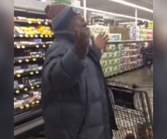 Man Sings 'I Won't Complain,' Praises God in a Grocery Store (VIDEO)