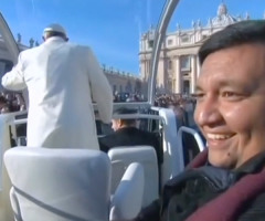 Pope Francis Picks Up Hitchhiker in the Popemobile (VIDEO)