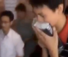 Chinese Christians Cry in Praise as They See the Bible for First Time (VIDEO)