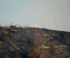 Cross Erected by Students, Statue of Jesus Survive Southern California Wildfire (PHOTO)