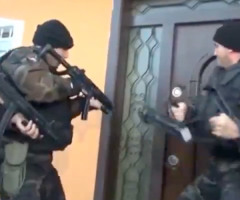 Special Forces Soldiers Can't Bash In Front Door, So They Follow the Advice of Jesus (VIDEO)