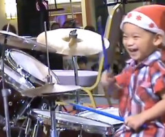 3-Year-Old Drummer Amazes Crowd With Adorable Rock Performance (VIDEO)