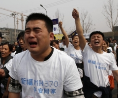 Malaysian Plane Makes Emergency Landing; US Submarine Completes Two-Thirds of Search for MH370