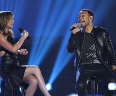 Jennifer Nettles Duets with John Legend at CMT Music Awards (VIDEO)