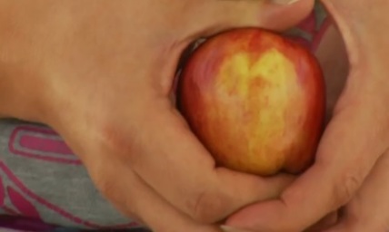 New Mexico Man Sees Image of Jesus Holding Lamb in Fuji Apple