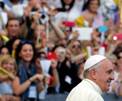 As Christians Abandon Mosul, Pope Francis Prays for End of Persecution in Mideast